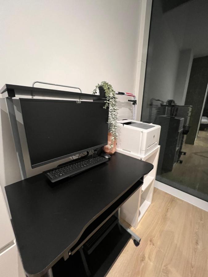 London Heathrow Airport Apartment Voyager House Terminal 12345 - Ev Electric And Parking Available Hillingdon Buitenkant foto