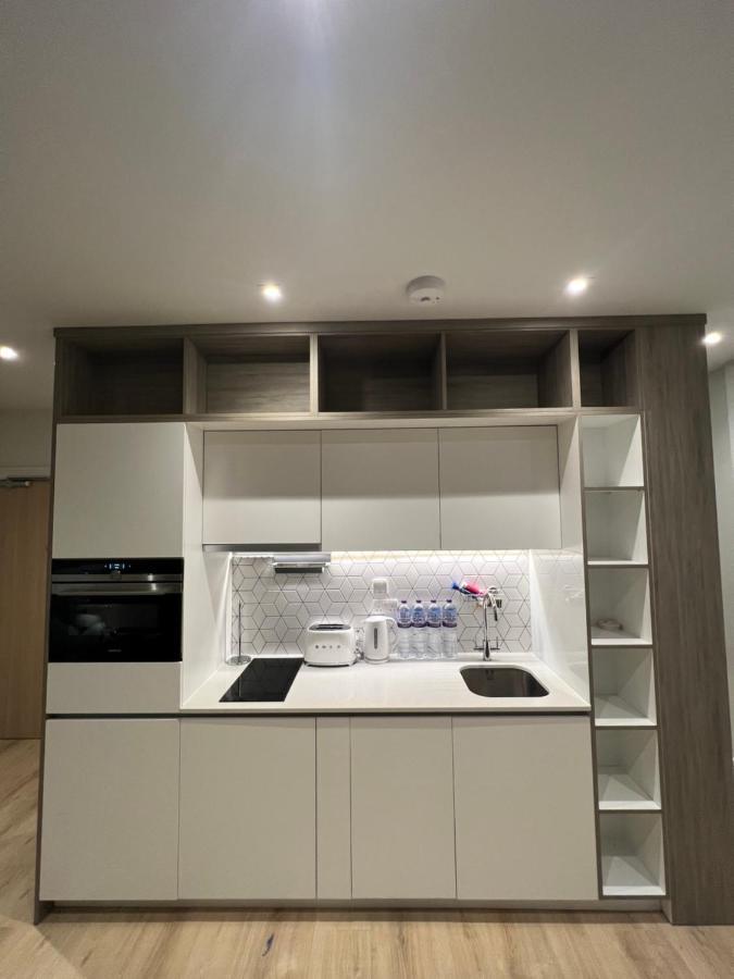 London Heathrow Airport Apartment Voyager House Terminal 12345 - Ev Electric And Parking Available Hillingdon Buitenkant foto