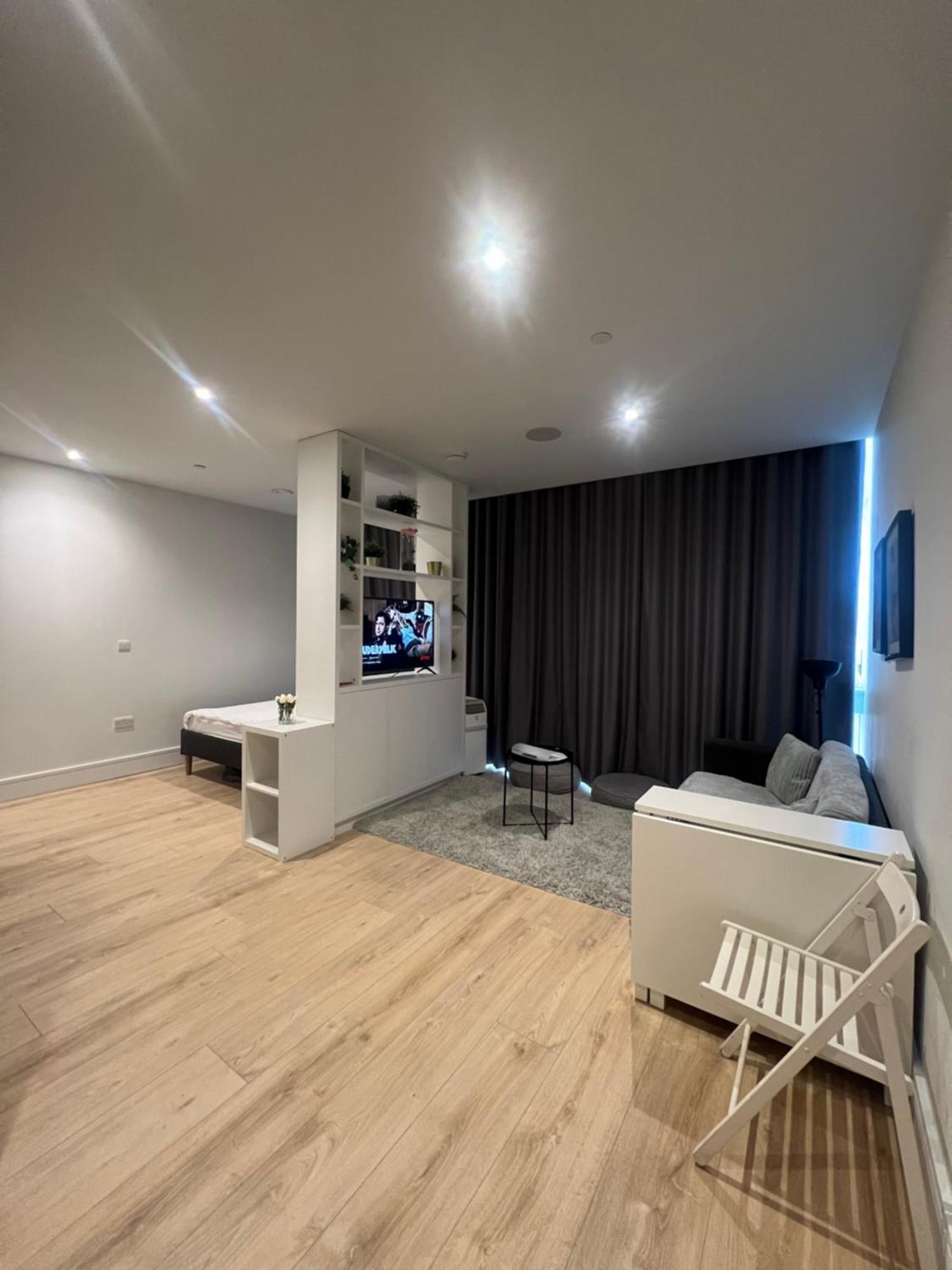 London Heathrow Airport Apartment Voyager House Terminal 12345 - Ev Electric And Parking Available Hillingdon Buitenkant foto
